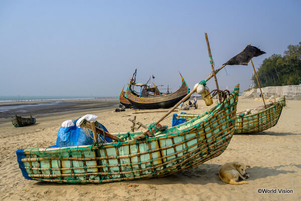 ロヒンギャ難民を多く受け入れている難民キャンプのある、バングラデシュ・コックスバザールのビーチ