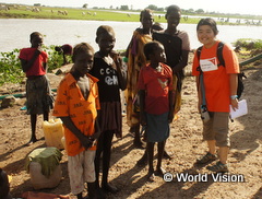 南スーダンの子どもたちと國吉スタッフ