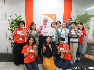 交流会に参加してくださった在宅翻訳ボランティア方々とワールド・ビジョン・ジャパンスタッフの記念写真